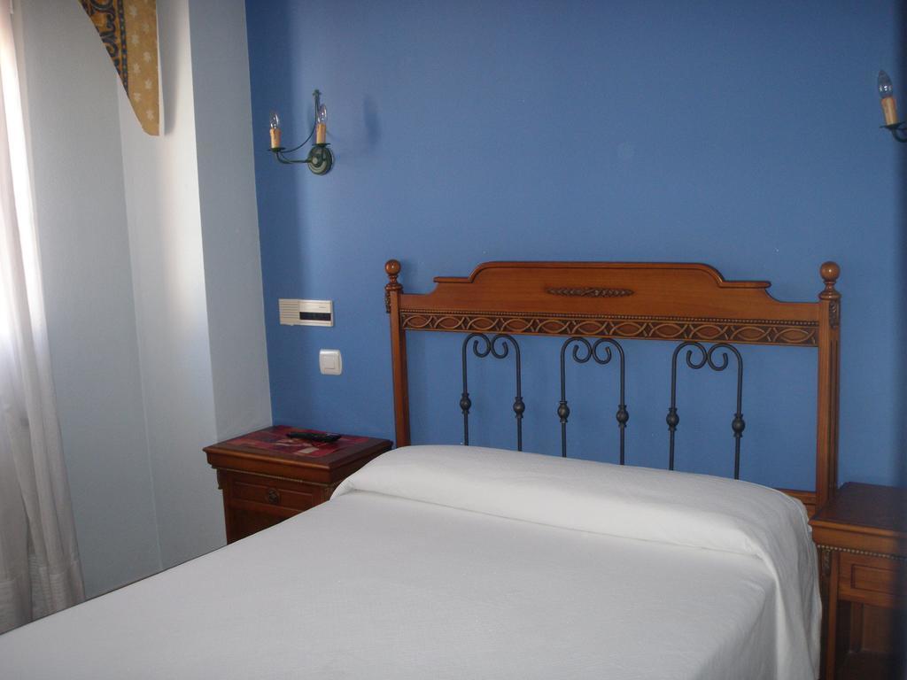 Hostal Pineda Cervera De Pisuerga Quarto foto