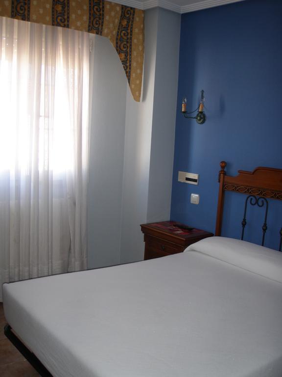 Hostal Pineda Cervera De Pisuerga Quarto foto