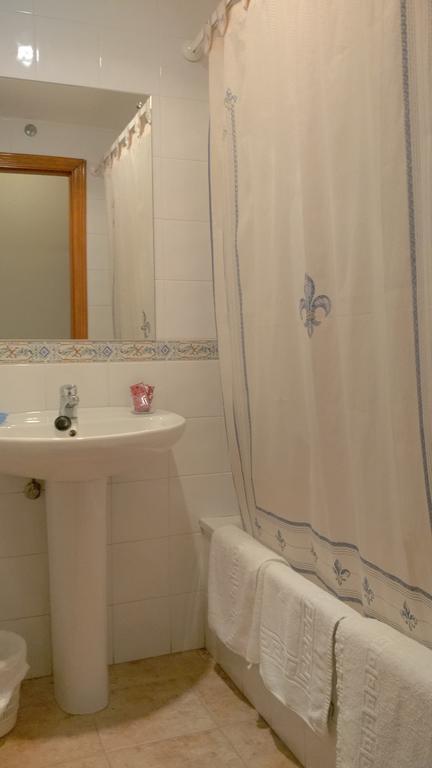 Hostal Pineda Cervera De Pisuerga Quarto foto