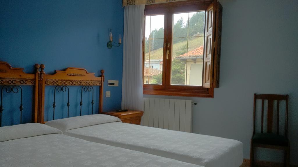 Hostal Pineda Cervera De Pisuerga Quarto foto
