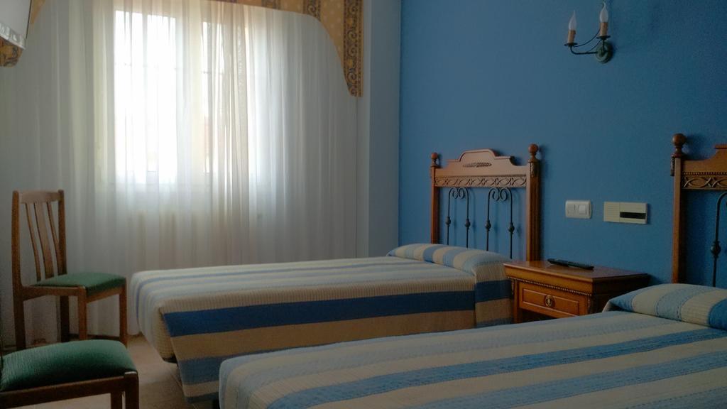 Hostal Pineda Cervera De Pisuerga Quarto foto